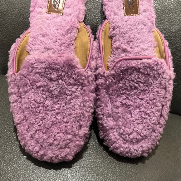 UGG Women's Pink Fuzzy Slide Slippers size 6 - Picture 8 of 9